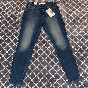 Ladies levis Strauss Mid rise skinny jeans